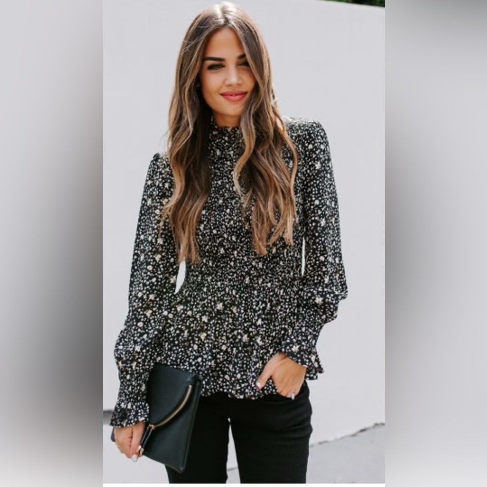 Light weight cute floral fittted top.